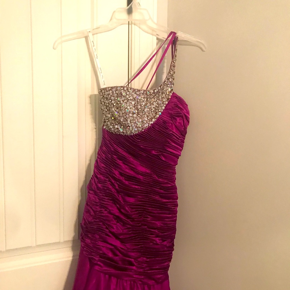 Womens Formal Gown Fushia color with with clear beautiful design